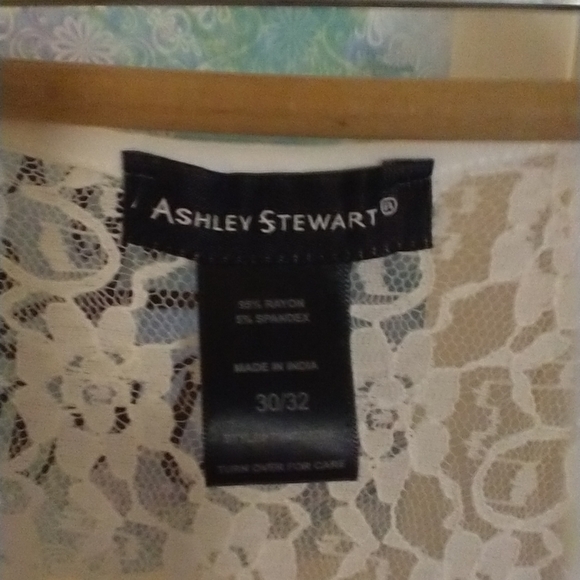 Top - Picture 2 of 4